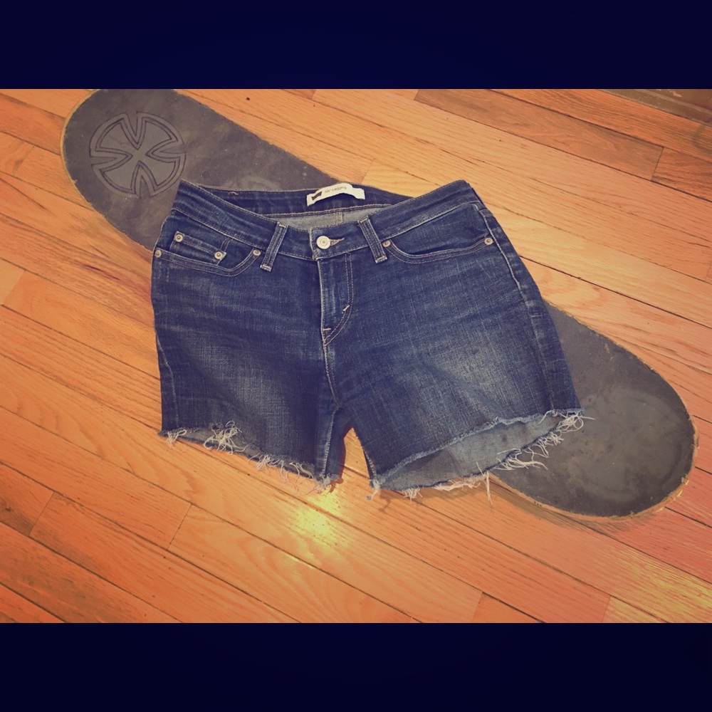 Levi’s 535 Cutoffs